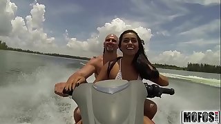 Teens ride the party boat episode starring eva saldana - mofos.com