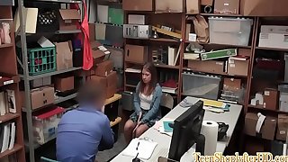 Compacted caught sneak-thief sucks off manager