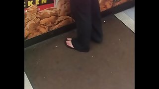 white lady mature candid toes